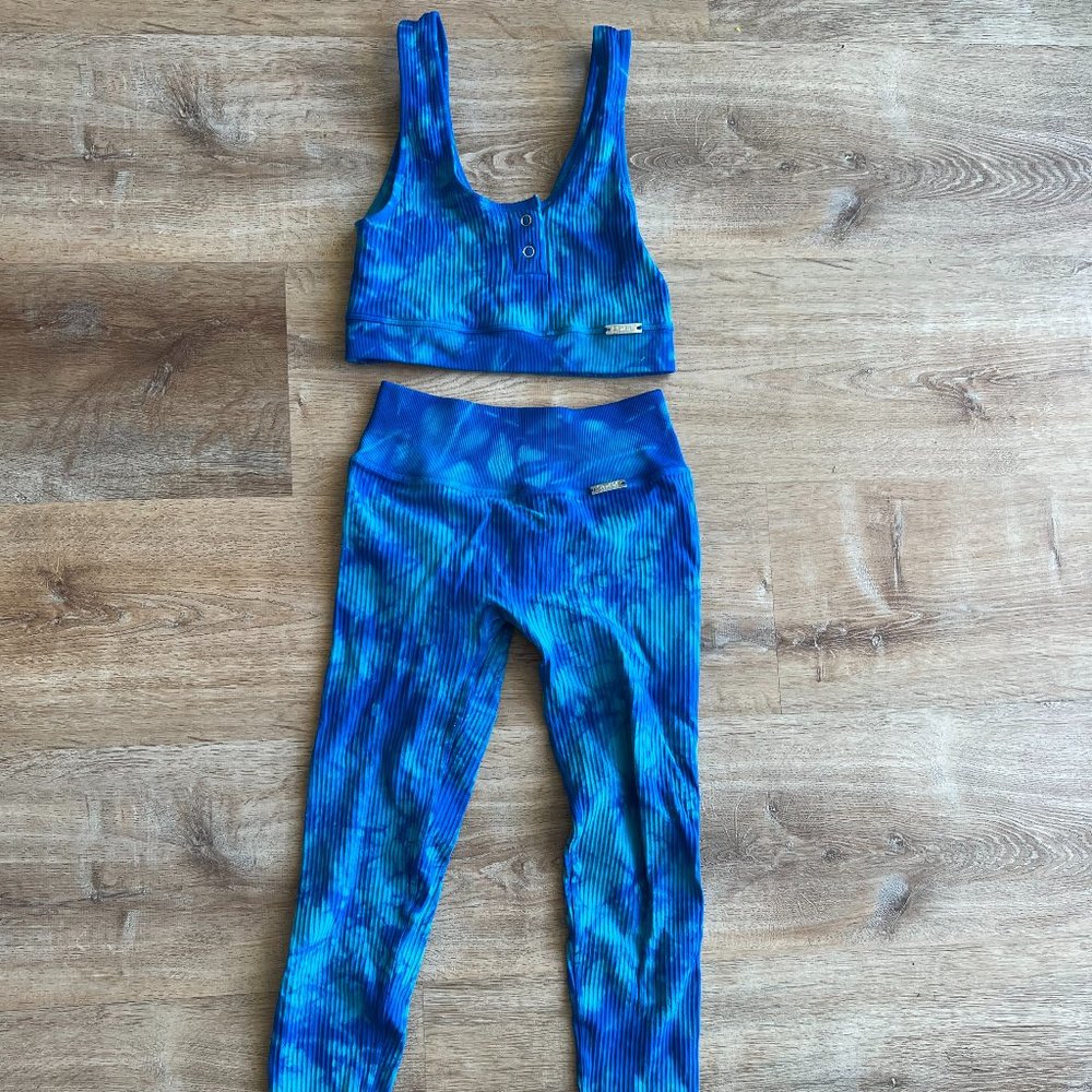 BUNDLE Bombshell Sportswear Pop & Snap Seamless Tie Dye Set in Blue Size M